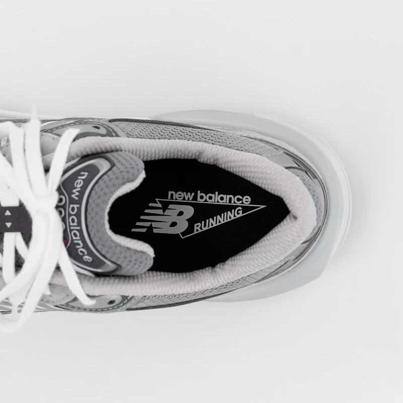 Made in USA 990v6 סניקרס - Image 3